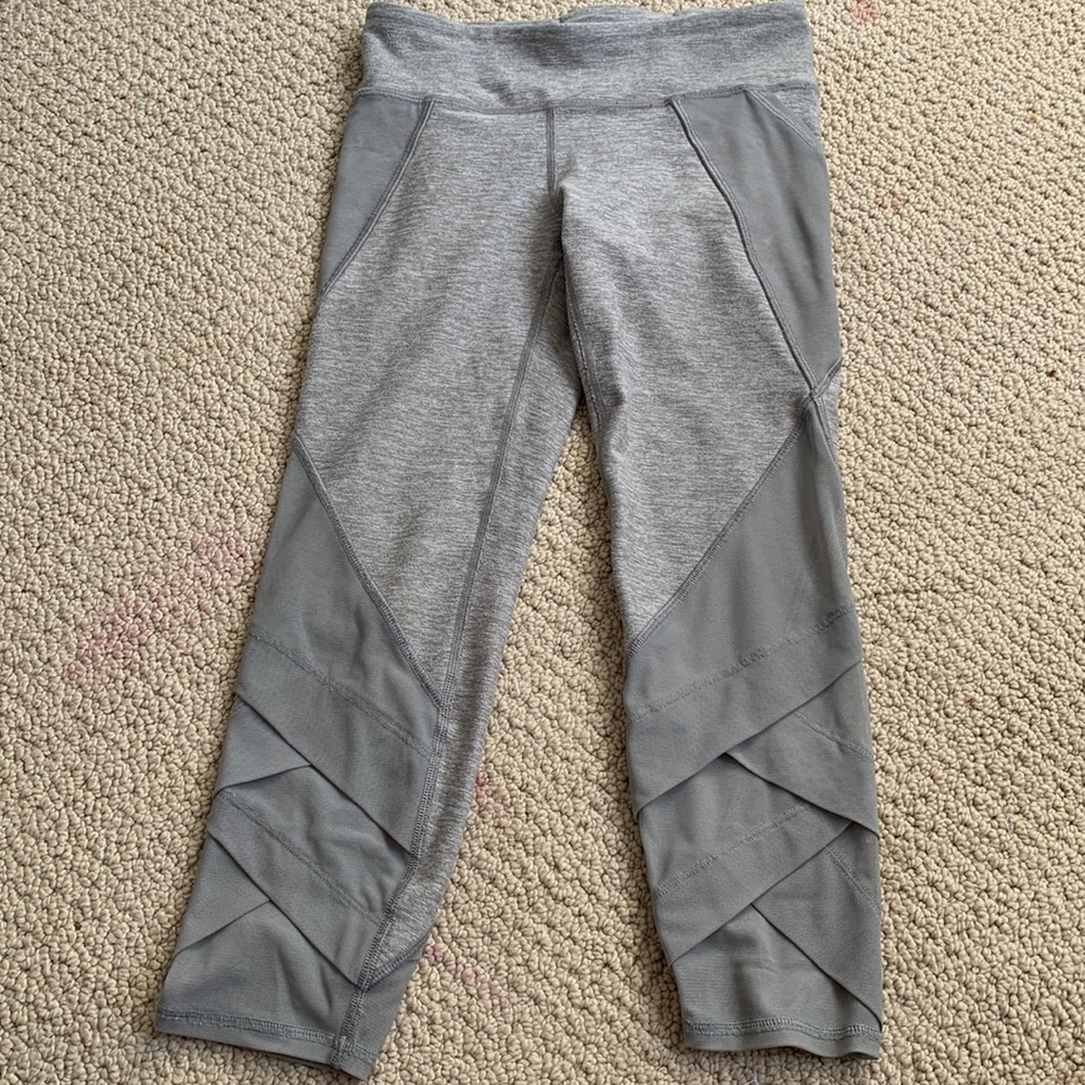 brand is iviyva , they are gray and a size 10 in kids !!